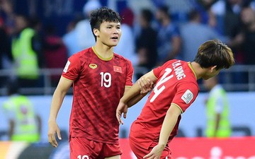 Minh Vương buồn bã khi đá hỏng penalty, nhận ngay màn động viên đáng trân trọng của Quang Hải