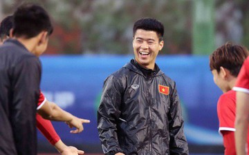 Văn Toàn, Duy Mạnh cười đùa rạng rỡ trước ngày khai mạc Asian Cup 2019