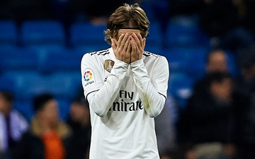 "Quả bóng vàng" ôm mặt thất vọng khi Real bất ngờ thua hổ thẹn trên sân nhà