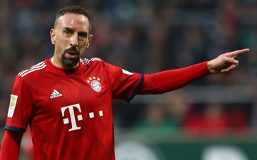 "Gã mặt sẹo" Ribery bị phạt vì lôi cả họ hàng, tổ tiên nhà anti-fan ra chửi