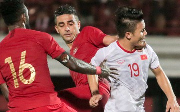 Quang Hải bị đội bạn kéo cổ, Đức Huy nắn gân "Messi Indonesia" trong trận thắng của tuyển Việt Nam
