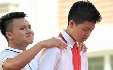  "Quân sư" có tâm như Quang Hải: Đấm bóp giúp thí sinh thi thố để giành vé đi Malaysia cổ vũ tuyển Việt Nam