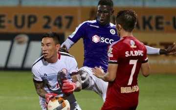 Hà Nội FC ghi bàn gây tranh cãi, cầu thủ TP. Hồ Chí Minh phản ứng gay gắt với trọng tài