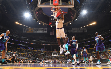 NBA 19-20: Los Angeles Lakers vượt qua Charlotte Hornets bằng sức mạnh của cả tập thể ở nửa sau của trận đấu