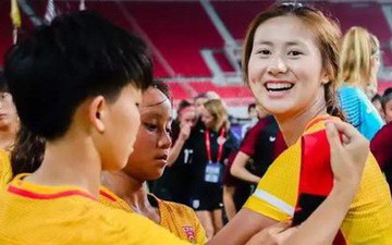 Tô son môi khi đến sân, nữ tuyển thủ Trung Quốc nhận án cấm thi đấu dài hạn