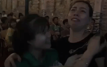 Cảm động: Mẹ Tiến Linh bật khóc nức nở khi con trai lập siêu phẩm giúp tuyển Việt Nam thắng UAE