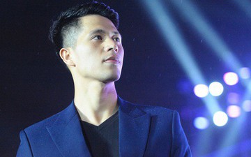"Nam thần" Đình Trọng chiếm trọn spotlight trong đêm gala vinh danh CLB Hà Nội