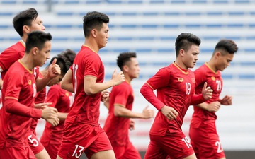 10 tuyển thủ U22 Việt Nam tập luyện ở SVĐ tại Manila sau trận thắng đậm Brunei