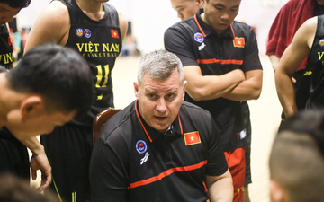 HLV Kevin Yurkus cùng đội tuyển bóng rổ Việt Nam sửa gấp sai sót, quyết tâm giành huy chương SEA Games đầu tiên