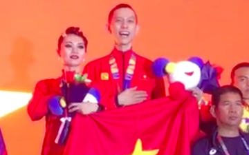 Xúc động khoảnh khắc cặp VĐV đoạt huy chương vàng môn khiêu vũ thể thao tự hào hát vang Quốc ca Việt Nam trên đất Philippines