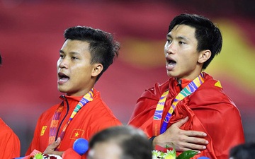 Khoảnh khắc lịch sử: Quốc ca Việt Nam lần đầu vang lên trên bục vinh quang môn bóng đá nam SEA Games