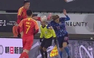 Rợn người với pha tung chân đạp thẳng vào đầu đối thủ của hậu vệ Trung Quốc, phản ứng sau đó của anh này càng làm fan phẫn nộ hơn