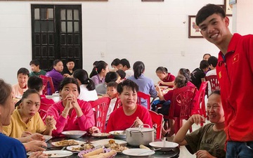 Kình ngư Huy Hoàng đem tiền thưởng SEA Games 30 giúp đỡ trẻ khuyết tật, trẻ mồ côi ở quê nhà: Vì một cái Tết ấm áp hơn