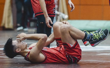 Đoàn Nhất Quang ôm chân đau đớn, Thang Long Warriors gặp khó trong trận cuối vòng bảng Audi Cup 2019