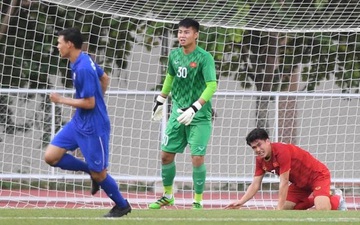 Thủ môn U22 Việt Nam mắc sai lầm, fan kêu trời: Bóng đá Việt Nam chỉ "toang" vì thủ môn