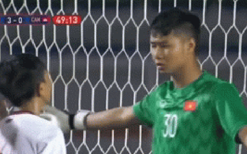 Cầu thủ gốc Việt của Campuchia mất bình tĩnh, đấm thẳng mặt Thành Chung trong trận bán kết SEA Games 2019