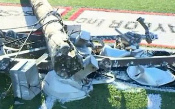 Kinh hoàng: Trụ đèn đổ sập trong một trận bóng đá học sinh tại Mỹ, đè lên người trọng tài