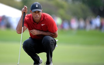 Huyền thoại Tiger Woods thực hiện pha cứu bóng kinh điển