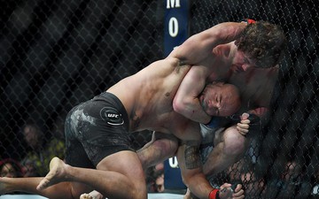 "Kẻ lắm lời" Ben Askren ra mắt giải MMA lớn nhất thế giới bằng chiến thắng gây tranh cãi