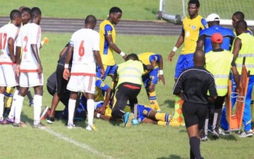 Tiền đạo người Gabon gục chết sau pha tranh chấp với một cầu thủ đối phương