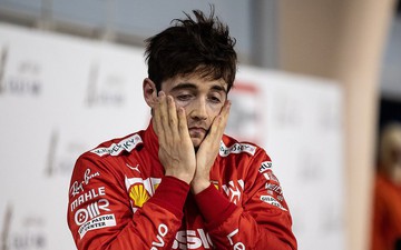 Xe Ferrari trục trặc động cơ, tài năng trẻ đánh rơi chiến thắng vào tay nhà vô địch F1 thế giới