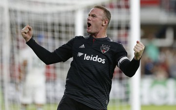 Rooney lập siêu phẩm đá phạt, gieo sầu cho người đồng đội cũ Nani