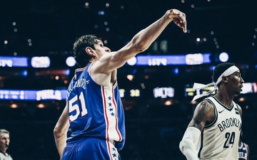 Tái lập kỉ lục 51 điểm trong 1 hiệp đấu, Philadelphia 76ers gỡ hòa series 1-1