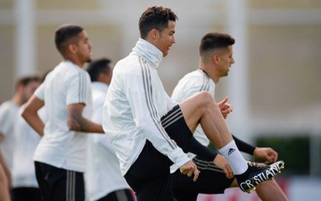 Cristiano Ronaldo khoe “vũ khí mới” cực độc trên sân tập