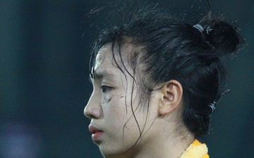 Hot girl của U19 Việt Nam đượm buồn vì không thể giúp đội nhà chiến thắng