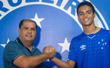 Con trai huyền thoại Ronaldinho ký hợp đồng chuyên nghiệp với Cruzeiro