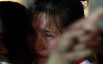 Cầu thủ U19 nữ Việt Nam xúc động, ôm chầm lấy người thân khóc nức nở khi nghe tin lọt vào VCK U19 châu Á