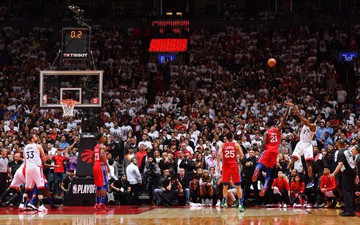 Khoảnh khắc lịch sử NBA: Cú buzzer-beater "thần thánh" dội vành rổ 4 lần rồi khiến cả nhà thi đấu từ hồi hộp nghẹt thở đến nổ tung