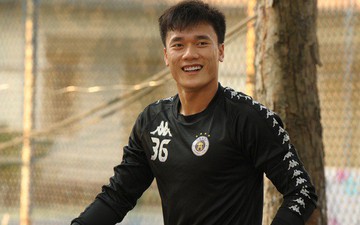 Bùi Tiến Dũng tỉ mỉ tới từng chi tiết trước buổi tập của Hà Nội FC
