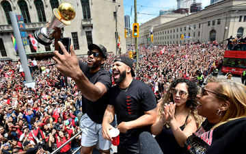 Chùm ảnh: Raptors diễu hành mừng chức vô địch NBA lịch sử