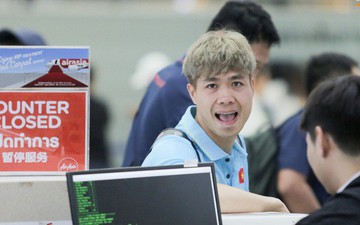Công Phượng gặp rắc rối ở sân bay Bangkok và bị trêu là "mang cả Hàn Quốc trở về"