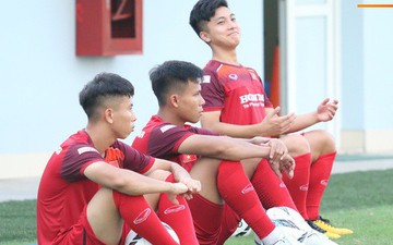 Hot boy Việt kiều chưa thể tập luyện, xót xa nhìn hàng loạt cầu thủ U23 Việt Nam chấn thương