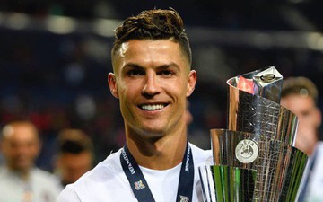 Ronaldo bất ngờ viết tâm thư trên mạng xã hội và các fan mới vỡ òa về bảng thành tích khủng của CR7 trong năm vừa qua