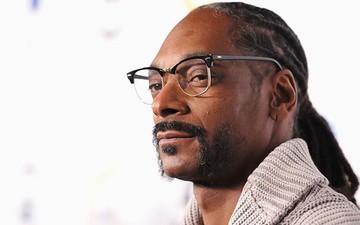 Khi đang cùng Sơn Tùng gây sốt với "Hãy Trao Cho Anh", rapper Snoop Dogg bất ngờ nhận phải lời thách đấu từ một nhân vật nổi tiếng