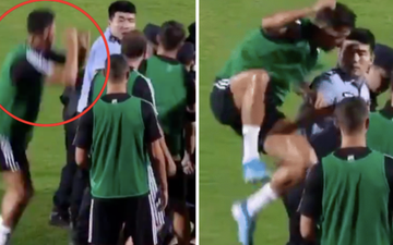 Thấy nhân viên an ninh bắt giữ fan quá khích, Ronaldo có hành động khó tin khiến ai cũng ngỡ ngàng