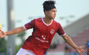Tuyển thủ U23 Việt Nam nén nỗi đau mất người thân để thi đấu giúp Phố Hiến đánh bại Bình Định