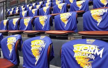Hochiminh City Wings "chơi lớn", tặng 800 áo cho người hâm mộ đội bóng chủ sân Hồ Xuân Hương