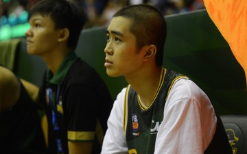 Bất ngờ bắt gặp hình ảnh Nguyễn Thanh Tùng, chàng trai bị dính căn bệnh ung thư xương quái ác tại Game 2 VBA Finals 2019