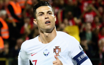 Ronaldo thiết lập hàng loạt cột mốc kỷ lục mới khi ghi 4 bàn giúp Bồ Đào Nha thắng đậm ở vòng loại Euro 2020