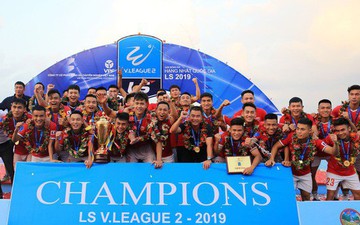 Người hâm mộ Hà Tĩnh hân hoan trong ngày đội bóng quê hương chính thức lên chơi tại V.League 2020
