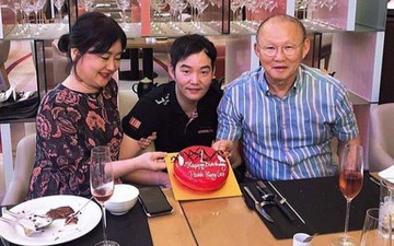 Con trai thầy Park sang Việt Nam tổ chức sinh nhật sớm cho bố, fan Việt "té ngửa" với ngày sinh thật của HLV Park Hang-seo