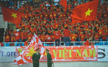 Vượt muôn vàn khó khăn, hội CĐV Việt Nam sẵn sàng nhuộm đỏ góc khán đài Thammasat ở trận gặp Thái Lan