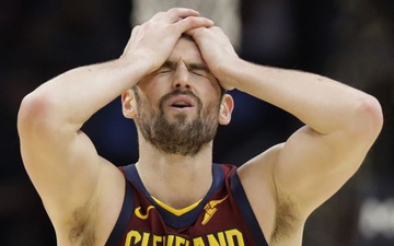 Kevin Love thể hiện thái độ bất mãn ngay trên sân, ngày chia tay Cleveland Cavaliers đã đến gần?