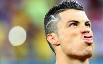 Bóng đá cười 24/2: Ronaldo làm mặt hài hước khiến cổ động viên không thể nhịn cười