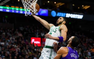 Đối mặt trận đấu back-to-back, Jayson Tatum vẫn dẫn dắt Boston Celtics vượt qua Utah Jazz bằng tinh thần "Mamba Mentality" bất diệt