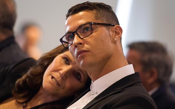 Hiếu thảo như Ronaldo: Bận rộn chuẩn bị "phục thù" nhưng vẫn đáp chuyên cơ về Bồ Đào Nha thăm mẹ